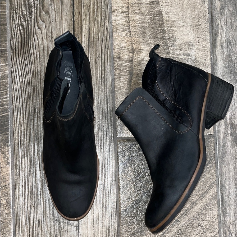 Korks Black Leather Ankle Boots